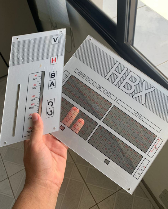 Placas de Especificação de Máquina